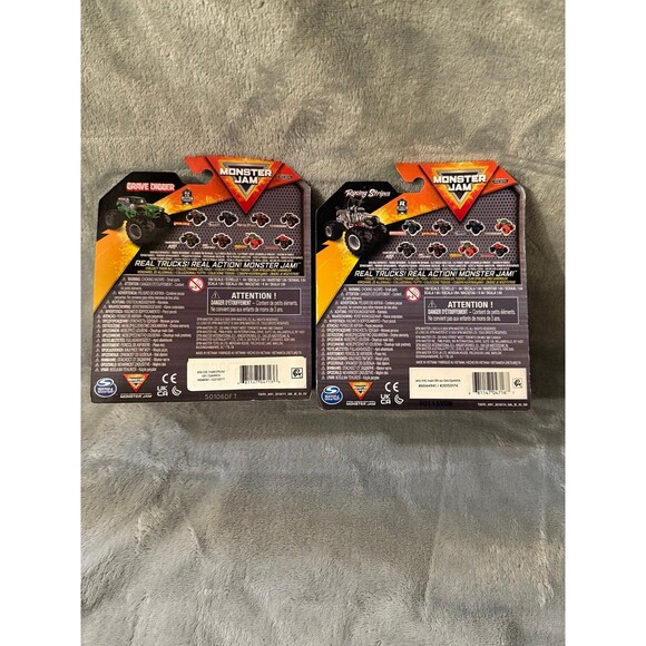 Monster Jam Lot of 2 Series 41 Racing Stripes Grave Digger 1:64 Monster Trucks - Picture 2 of 2